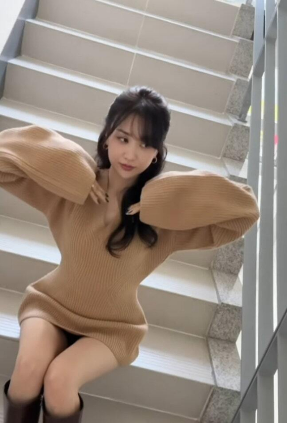박하선, 짧아도 너무 짧은 미니 원피스...속옷 보일라