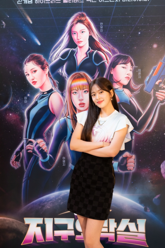 이영지, 미미, 이은지, 안유진이 20일 온라인으로 진행된 tvN '뿅뿅 지구오락실' 제작발표회에 앞서 포즈를 취하고 있다. [사진=tvN]