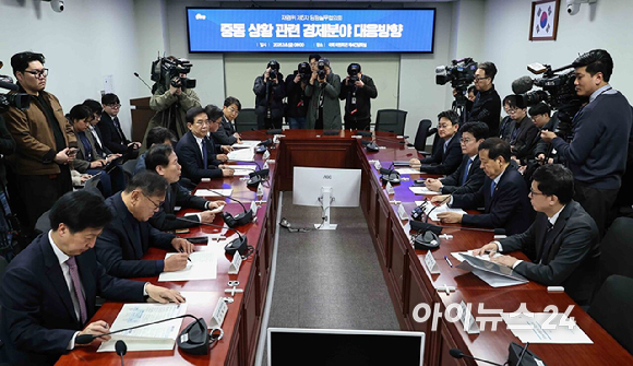 구윤철 부총리 겸 재정경제부 장관이 6일 오전 서울 여의도 국회 의원회관에서 중동 상황 관련 경제분야 대응방향을 주제로 열린 재정경제위원회 제5차 당정실무협의회에서 모두발언을 하고 있다. [사진=곽영래 기자]