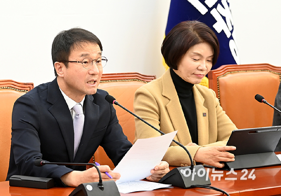 한병도 더불어민주당 원내대표가 22일 서울 여의도 국회에서 열린 정책조정회의에서 모두 발언을 하고 있다. [사진=곽영래 기자]