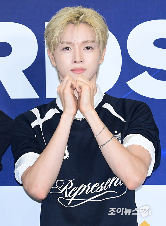 그룹 라이즈(RIIZE) 성찬이 27일 경기 고양시 킨텍스에서 열린 2026 케이 월드 드림 어워즈(K WORLD DREAM AWARDS)' 블루카펫에 참석하고 있다.