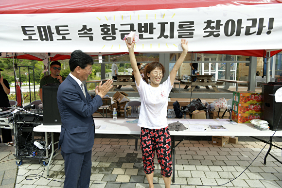 장수 한우랑 사과랑축제의 황금반지 찾기 프로그램  [사진=장수군 ]