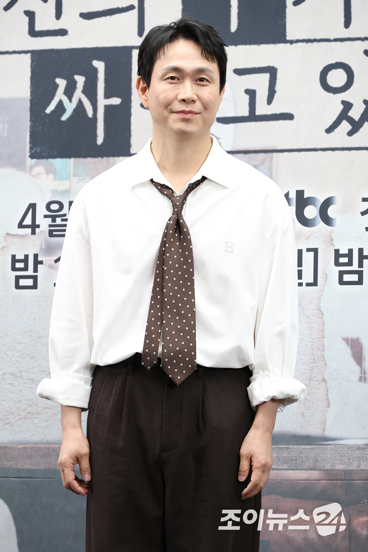 배우 오정세가 17일 오후 서울 마포구 상암동 스탠포드 호텔에서 열린 JTBC 새 토일드라마 '모두가 자신의 무가치함과 싸우고 있다' 제작발표회에 참석해 포즈를 취하고 있다. [사진=문수지 기자]