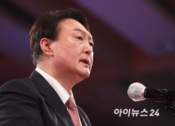 윤석열 국민의힘 대선후보가 5일 서울 용산구 효창동 백범김구기념관에서 열린 제2차 전당대회에서 지명 감사 인사말을 하고 있다. [사진=국회사진취재단]