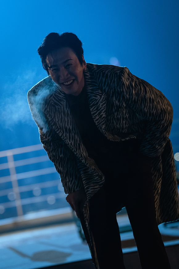 배우 지창욱이 디즈니+ 오리지널 '조각도시'에서 열연하고 있다. [사진=월트디즈니 컴퍼니 코리아]