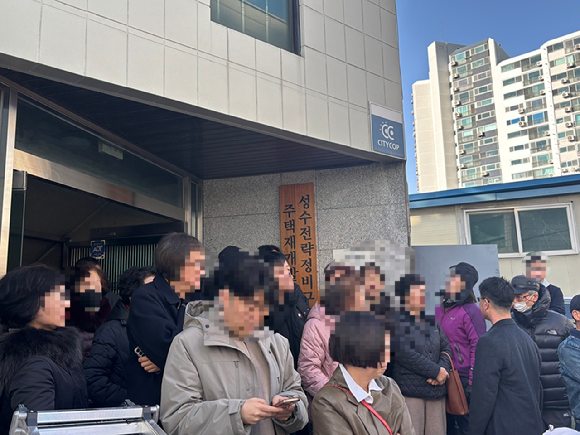 3월 3일 성수1지구 재개발 조합사무실에서 열린 시공사 선정을 위한 2차 현장설명회에 GS건설만 참석해 2차 유찰됐다. [사진=김민지 기자]