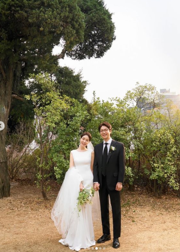 결혼을 앞둔 미자와 김태현의 웨딩화보가 공개됐다. [사진=미자 인스타그램 ]