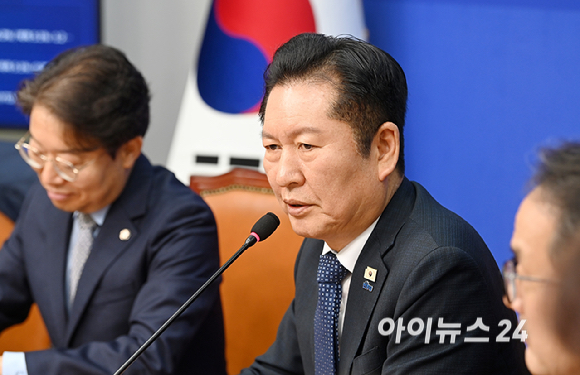 정청래 더불어민주당 대표가 16일 서울 여의도 국회에서 열린 시&middot;도당위원장협의회 회의에서 발언하고 있다. [사진=곽영래 기자]