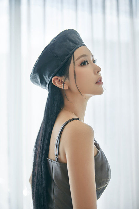 홍진영 신곡 '플러팅' 이미지. [사진=아이엠에이치엔터테인먼트]