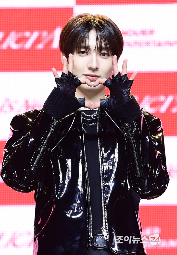 그룹 누에라 준표가 26일 오후 서울 용산구 한남동 블루스퀘어에서 열린 누에라(NouerA) 'Chapter: New is Now' 데뷔 쇼케이스에 참석하고 있다. [사진=정소희 기자]