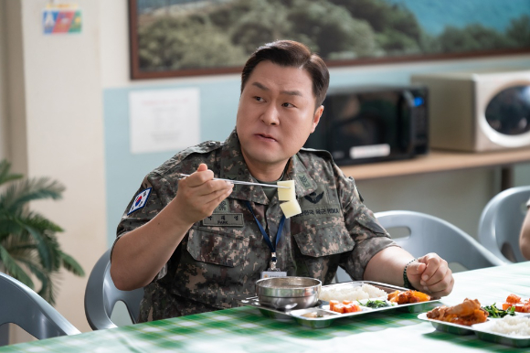 배우 박지훈이 티빙 오리지널 '취사병 전설이 되다'에서 열연하고 있다. [사진=티빙]