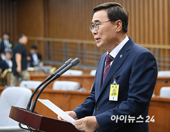 이종석 국가정보원장 후보자가 19일 오전 서울 여의도 국회에서 열린 인사청문회에서 모두발언을 하고 있다. [사진=곽영래 기자]
