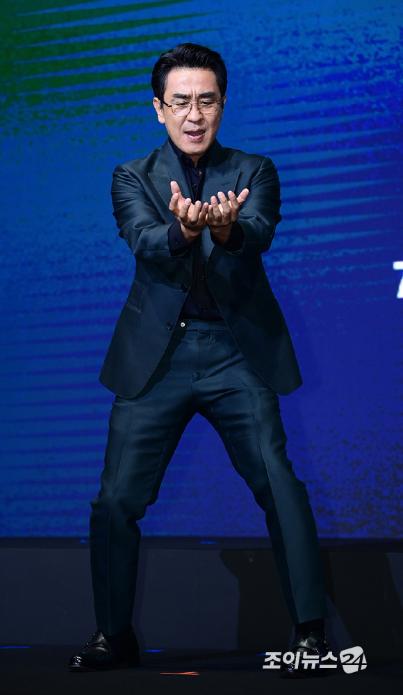 배우 류승룡이 8일 오전 서울 영등포구 콘래드 서울에서 열린 디즈니+의 오리지널 시리즈 '파인: 촌뜨기들' 제작발표회에 참석하고 있다. [사진=정소희 기자]