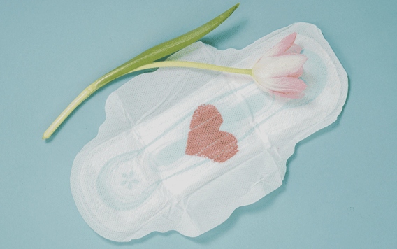 말레이시아 남성 정치인들이 생리대를 마스크처럼 얼굴에 붙이는 시위 퍼포먼스를 벌여 여론의 뭇매를 맞고 있다. 사진은 생리대. [사진=thesirona]