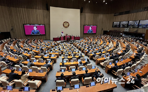 이재명 더불어민주당 대표가 10일 오전 서울 여의도 국회에서 열린 제422회 국회(임시회) 제2차 본회의에서 더불어민주당 교섭단체대표연설에서 연설을 하고 있다. [사진=곽영래 기자]