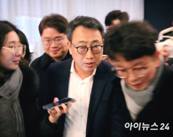 곽노정 SK하이닉스 최고경영자(CEO) 사장이 4일 오전 샘 올트먼 오픈AI 최고경영자(CE0)가 찾은 서울 중구 플라자호텔을 방문했다. [사진=안세준 기자]