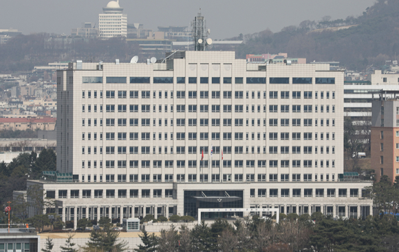 윤석열 대통령 당선인이 대통령 집무실을 청와대에서 국방부 청사로 이전하는 방안을 적극 검토 중인 것으로 알려졌다. [사진=뉴시스]