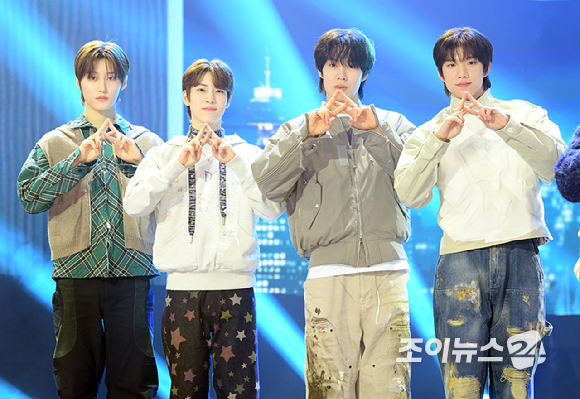 그룹 아크가 8일 오후 서울 마포구 SBS프리즘타워 공개홀에서 열린 아크(ARrC) 미니 2집 'nu kidz: out the box(뉴 키즈: 아웃 더 박스)'발매 기념 미디어 쇼케이스에 참석하고 있다. [사진=정소희 기자]