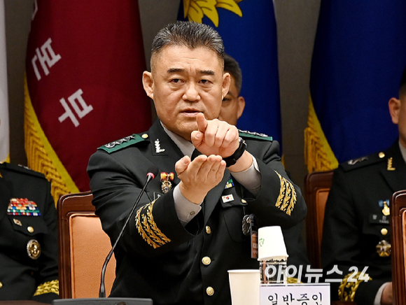 한기성 전 육군 제1군단장이 8일 오후 서울 용산구 국방부에서 열린 국회 국방위원회의 합동참모본부에 대한 국정감사에서 의원 질의에 답변하고 있다. [사진=곽영래 기자]