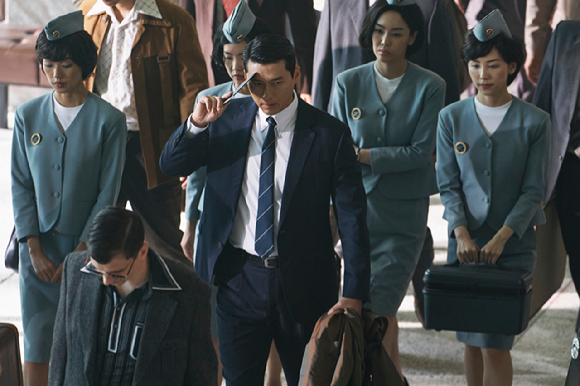 배우 현빈이 '메이드 인 코리아' 인터뷰에 앞서 사진촬영을 하고 있다. [사진=월트디즈니 컴퍼니 코리아]