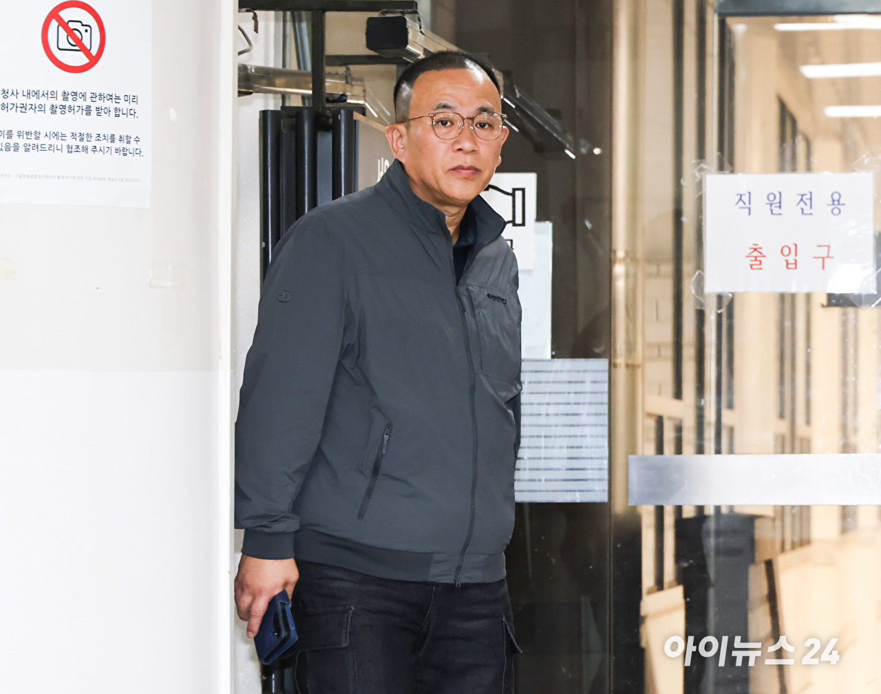 오세훈 서울시장이 23일 서초구 서울고등법원에서 열린 정치자금법 위반 혐의 항소심 선고공판에 출석해 있다. 서울고법 형사7부(구회근 부장판사)는 '명태균 여론조사비 대납 의혹'으로 재판에 넘겨진 오 시장에게 무죄를 선고했다. 2026.10.23 [서울고등법원 제공. 재판매 및 DB 금지] [사진=연합뉴스]