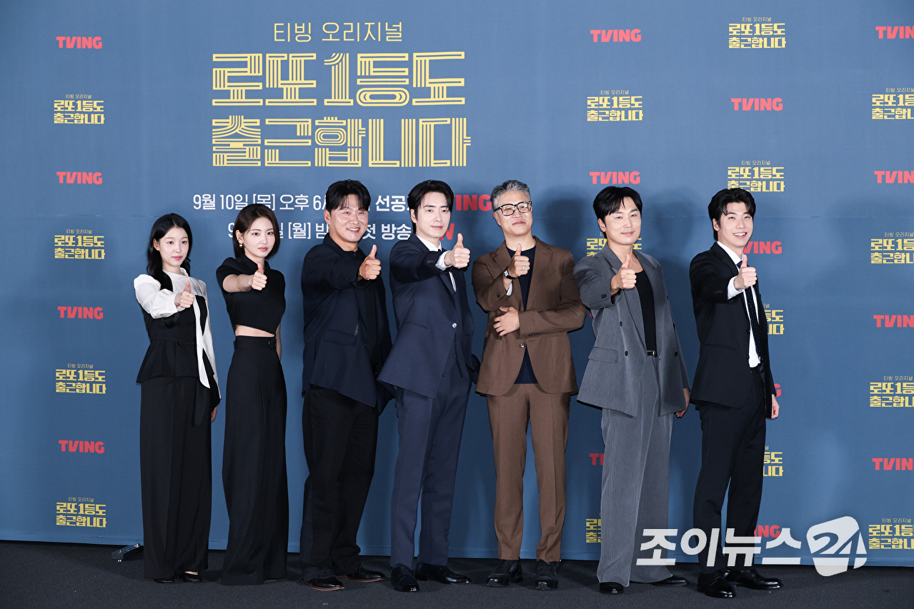 배우 백예인, 하율리, 오대환, 이준혁, 윤영빈 감독, 배우 서현우, 홍진기가 8일 오전 서울 용산구 CGV 용산아이파크몰점에서 진행된 티빙 오리지널 '로또 1등도 출근합니다' 제작발표회에 참석해 포즈를 취하고 있다. [사진=문수지 기자]