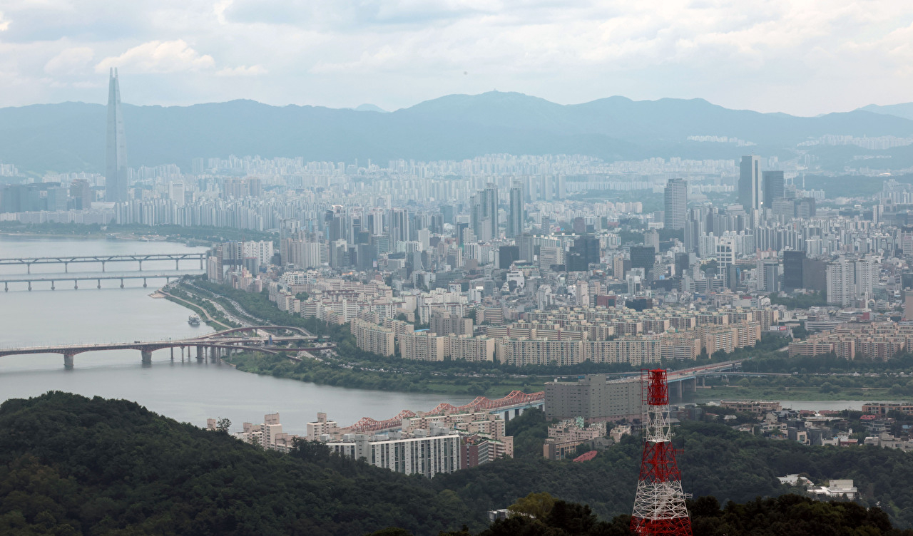 남산 N서울타워에서 바라본 서울 시내 아파트 단지 모습. [사진=연합뉴스]