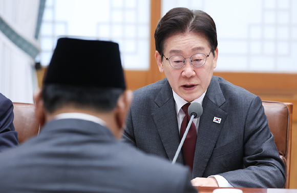 이재명 대통령이 1일 청와대에서 열린 프라보워 수비안토 인도네시아 대통령과의 확대 정상회담에서 발언하고 있다. 2026.4.1 [사진=연합뉴스]