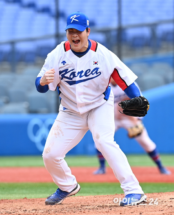 7일 일본 가나가와현 요코하마 스타디움에서 2020 도쿄올림픽 야구 한국과 도미니카공화국의 동메달결정전이 펼쳐졌다. 한국 조상우가 6회초 2사 만루 위기에서 도미니카공화국 후안 프란시스코를 삼진으로 아웃시킨 후 포효하고 있다.