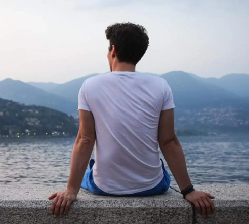  학력 수준, 거주 형태, 현재의 행복감, 성별 등 복합 요인으로 인해 연애를 못할 가능성이 높다는 연구 결과가 제시됐다. 사진은 본 기사 내용과 무관. [사진=Freepik]