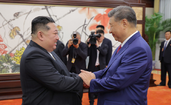 김정은 조선노동당 총비서 겸 국무위원장과 시진핑 중국공산당 총서기 겸 국가주석이 지난 2019년 6월21일 평양에서 양자 정상회담에 앞서 악수를 하고 있다. [사진=조선중앙통신/연합뉴스]