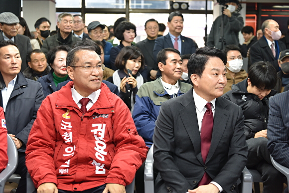 지난 3일 원희룡 전 장관이 권용범 국민의힘 포항북 국회의원 예비후보의 '포항 한마을 동행 선포식'에 참석하고 있다. [사진=권용범 예비후보 사무실]