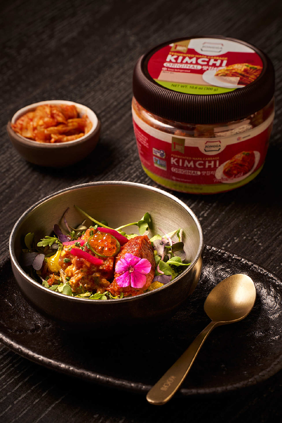 락스타치킨 '종가 김치 치킨 샌드위치'와 '종가 김치 프렌치 프라이'. [사진=대상]