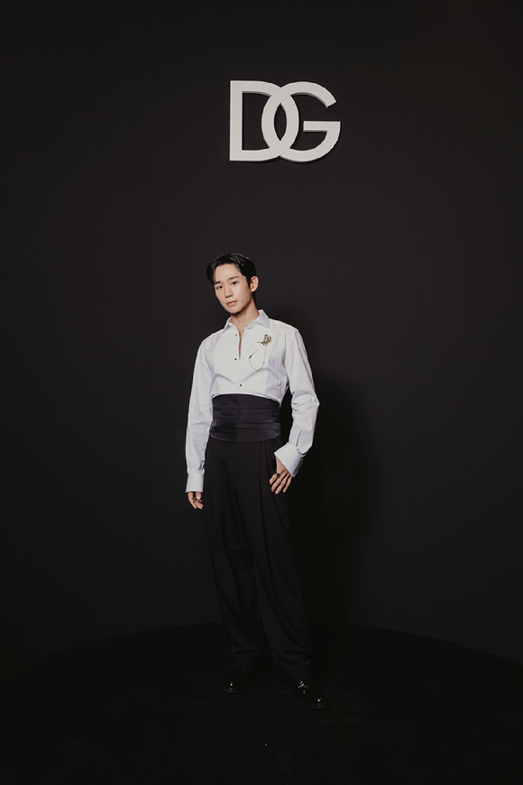 배우 정해인이 돌체앤가바나의 2026 봄 여름 남성 컬렉션 '파자마 보이즈 (Pyjama Boys)' 쇼에 참석했다. [사진=돌체앤가바나]