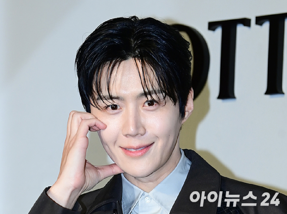 배우 김선호가 지난달 13일 서울 강남구 조선팰리스 서울강남에서 열린 넷플릭스 시리즈 '이 사랑 통역 되나요?' 제작발표회에 참석하고 있다. [사진=정소희 기자]