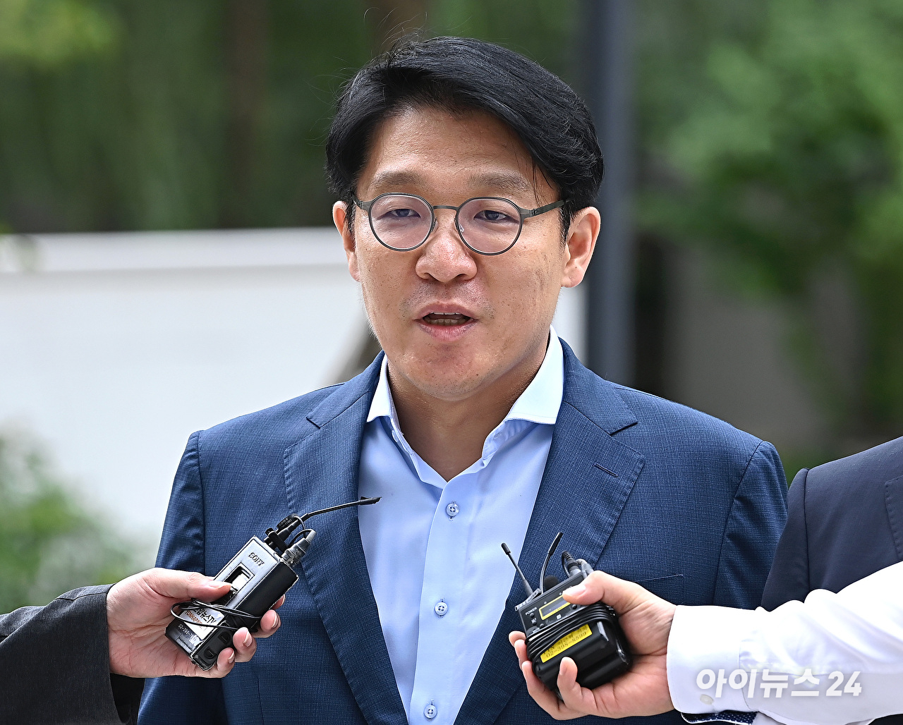 '공천개입 의혹' 김상민 전 부장검사가 9일 오전 서울 종로구에 마련된 김건희 특검팀(특별검사 민중기) 사무실로 조사를 받기 위해 출석하고 있다. [사진=곽영래 기자]