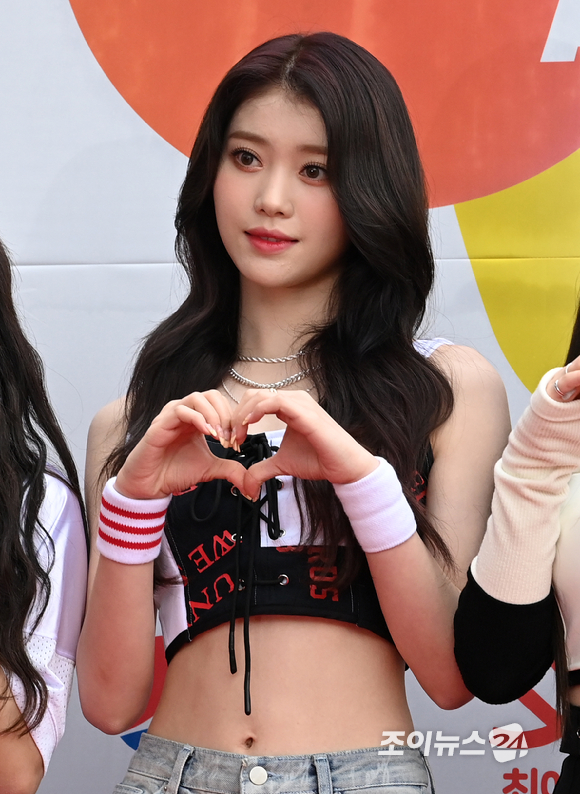 그룹 케플러 샤오팅이 25일 오후 서울 잠실학생체육관에서 열린 '2022 K 글로벌 하트 드림 어워즈' 레드카펫에 참석해 포즈를 취하고 있다. [사진=김성진 기자]
