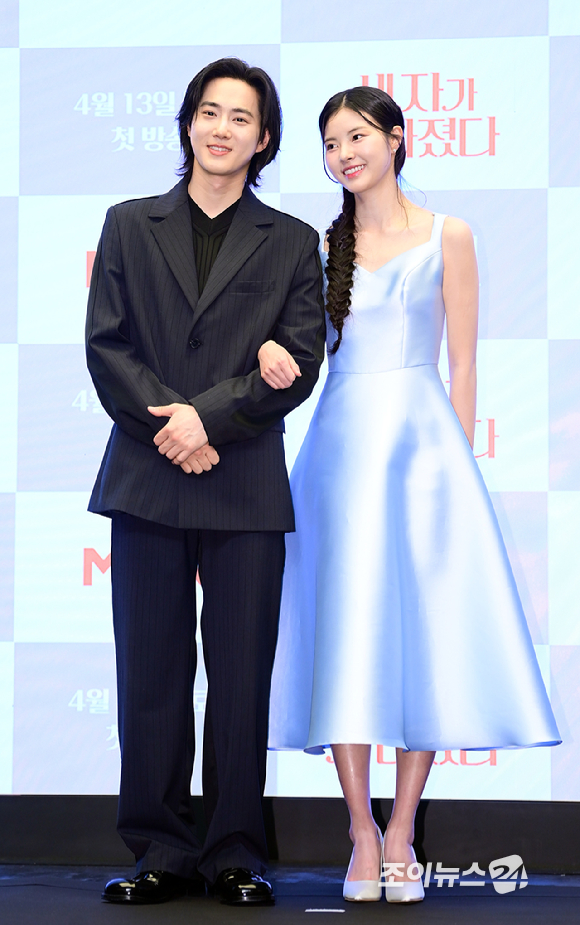 엑소 수호와 홍예지가 12일 오전 서울 마포구 상암동 스탠포드호텔에서 열린 MBN 새 토일드라마 '세자가 사라졌다' 제작발표회에 참석하고 있다. [사진=정소희 기자]