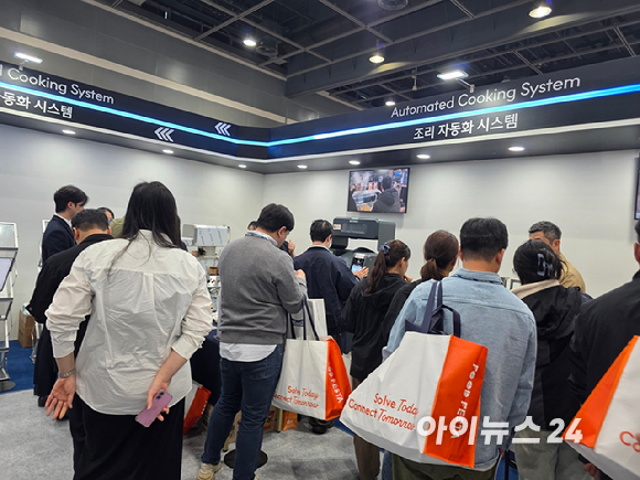 송규종 삼성웰스토리 대표가 8일 서울 양재동 aT센터에서 열린 '2026 웰스토리 푸드페스타'에서 환영사를 하고 있다. [사진=구서윤 기자]