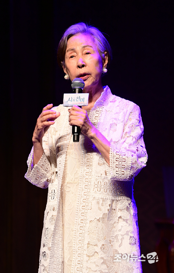 배우 손숙이 10일 오후 서울 강서구 마곡동 LG아트센터 서울에서 열린 연극 '사의 찬미' 프레스콜에 MC로 참석하고 있다. [사진=정소희 기자]