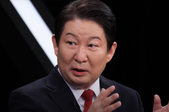 권영진 국민의힘 의원은 이재명 더불어민주당 대표의 '우클릭 행보'에 여당의 책임도 있다고 강조했다. [사진=TV조선 '강적들']