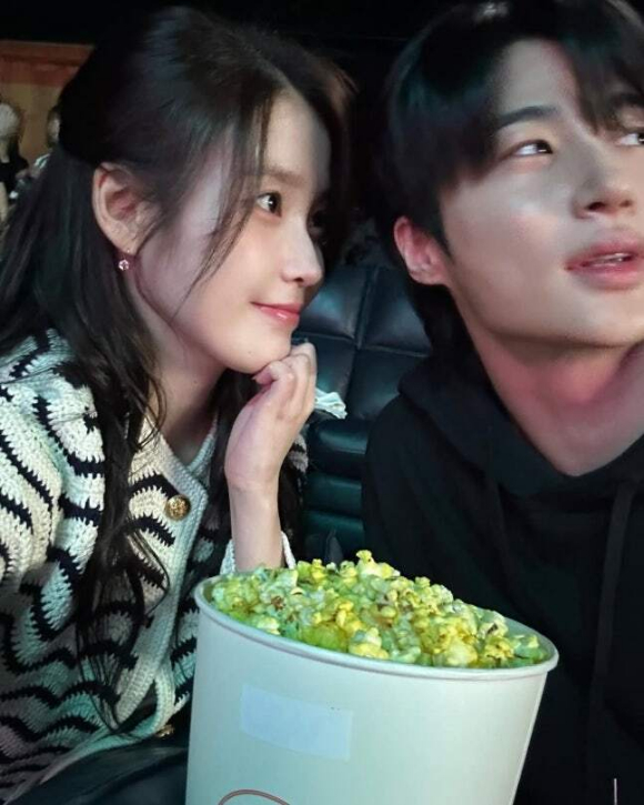 아이유♥변우석, 이 케미 뭐야? 과몰입하게 만드는 달달 럽스타