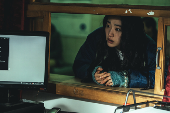 배우 최성은이 넷플릭스 영화 '로기완'(감독 김희진) 인터뷰에 앞서 포즈를 취하고 있다. [사진=넷플릭스]