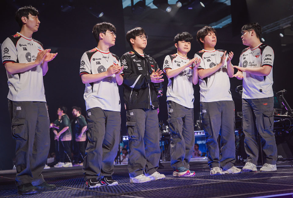 아쉬운 패배로 마스터스 산티아고를 마무리하는 T1. [사진=라이엇게임즈]