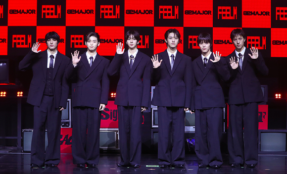 그룹 82메이저가 28일 서울 서대문구 예스24 원더로크홀에서 미니 5집 'FEELM'(필름) 발매 기념 쇼케이스에서 포즈를 취하고 있다. [사진=그레이트엠엔터테인먼트]