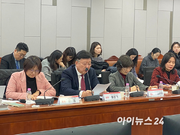 5일 오전 국회 의원회관에서 '건강보험재정 효율화와 제약산업 육성을 위한 약가정책 개혁' 토론회가 개최됐다. [사진=정승필 기자]