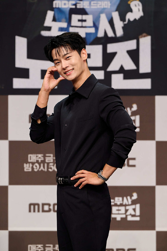 배우 정경호 설인아 차학연이 30일 MBC 새 금토드라마 '노무사 노무진' 제작발표회에서 포즈를 취하고 있다. [사진=MBC]