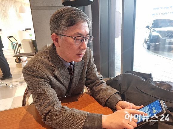 김용운 ETRI 책임연구원이 생활안전 앱 'K-가드'를 소개하고 있다. [사진=안세준 기자]