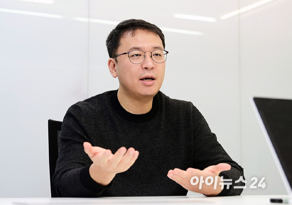 구름 빅밸류 대표가 10일 서울 중구 서소문로 빅밸류에서 아이뉴스24와 인터뷰를 갖기 전 포즈를 취하고 있다. [사진=정소희 기자]