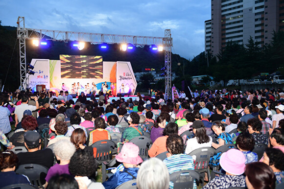 2019년 펼쳐진 팔공산 왕건 축제(구 동화천 축제) 전경 [사진=동구청]